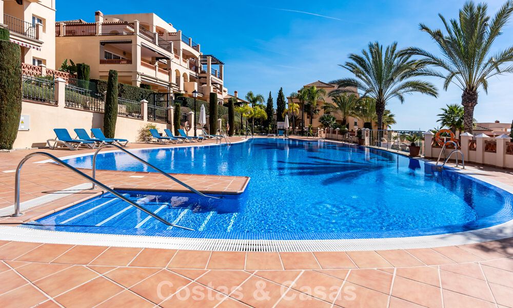 Spacious apartment for sale with sea views in frontline golf complex on the New Golden Mile, Marbella - Estepona 60384