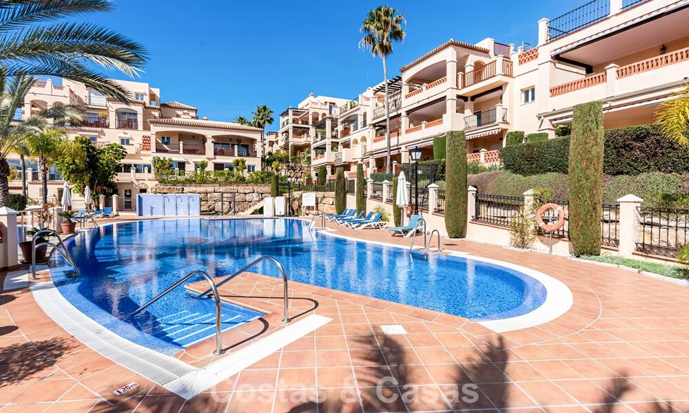 Spacious apartment for sale with sea views in frontline golf complex on the New Golden Mile, Marbella - Estepona 60385