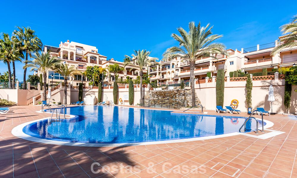 Spacious apartment for sale with sea views in frontline golf complex on the New Golden Mile, Marbella - Estepona 60386
