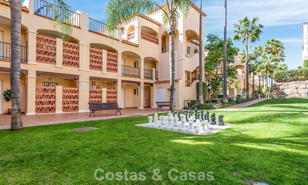 Spacious apartment for sale with sea views in frontline golf complex on the New Golden Mile, Marbella - Estepona 60388