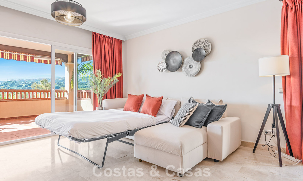 Spacious apartment for sale with sea views in frontline golf complex on the New Golden Mile, Marbella - Estepona 60392