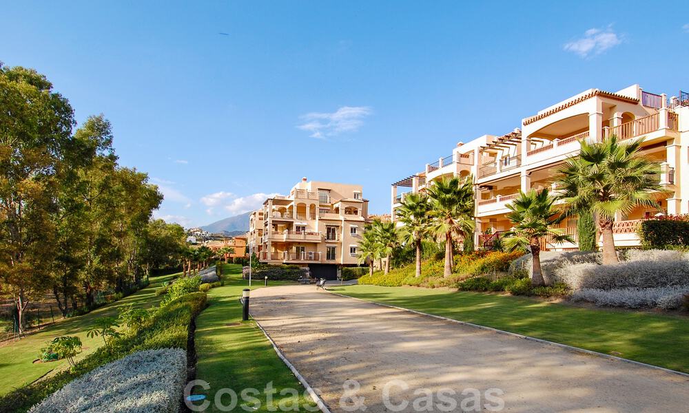Spacious apartment for sale with sea views in frontline golf complex on the New Golden Mile, Marbella - Estepona 60422