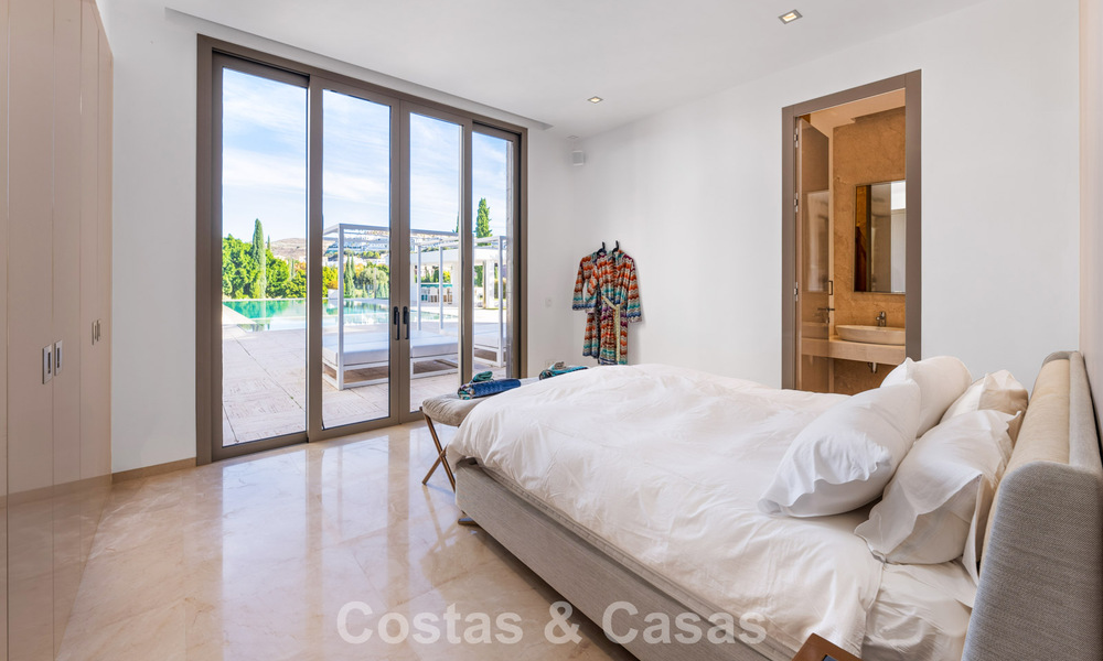 Contemporary luxury villa for sale, frontline 5-star golf resort in Marbella - Benahavis 60460
