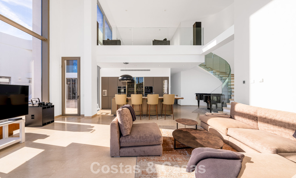 Contemporary luxury villa for sale, frontline 5-star golf resort in Marbella - Benahavis 60468