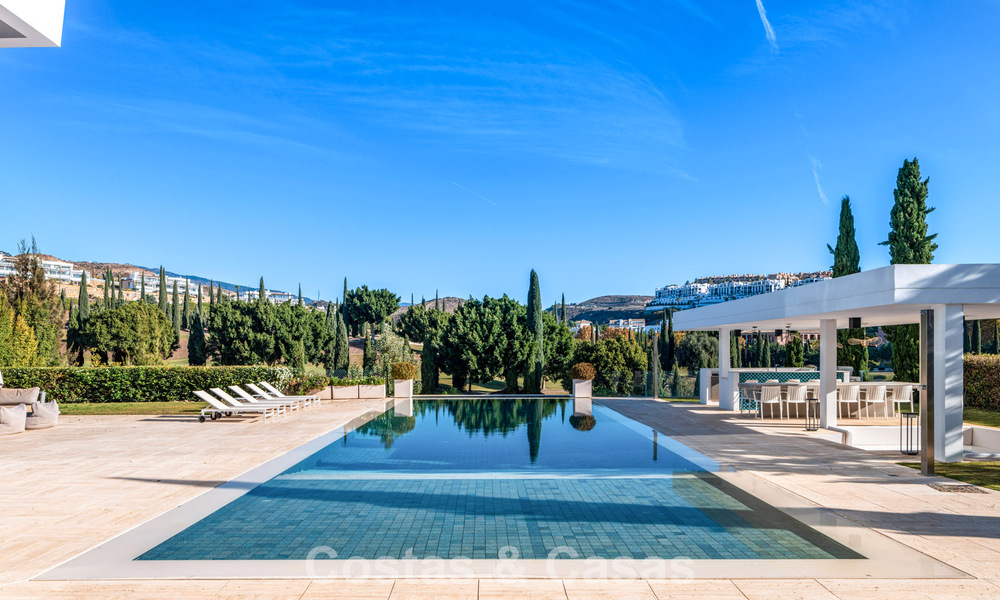 Contemporary luxury villa for sale, frontline 5-star golf resort in Marbella - Benahavis 60470