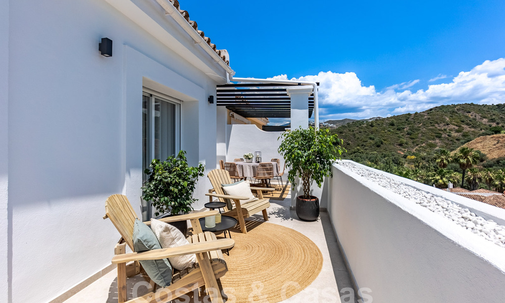 Contemporary renovated penthouse for sale with spacious terrace and sea views in La Quinta golf resort, Benahavis - Marbella 60615