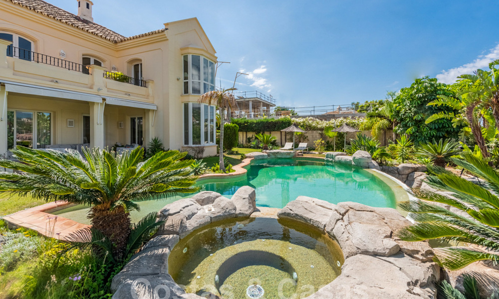 Luxury Andalusian-style villa for sale in the hills of La Quinta, Benahavis - Marbella 60633