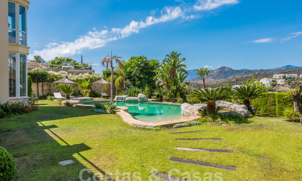 Luxury Andalusian-style villa for sale in the hills of La Quinta, Benahavis - Marbella 60657