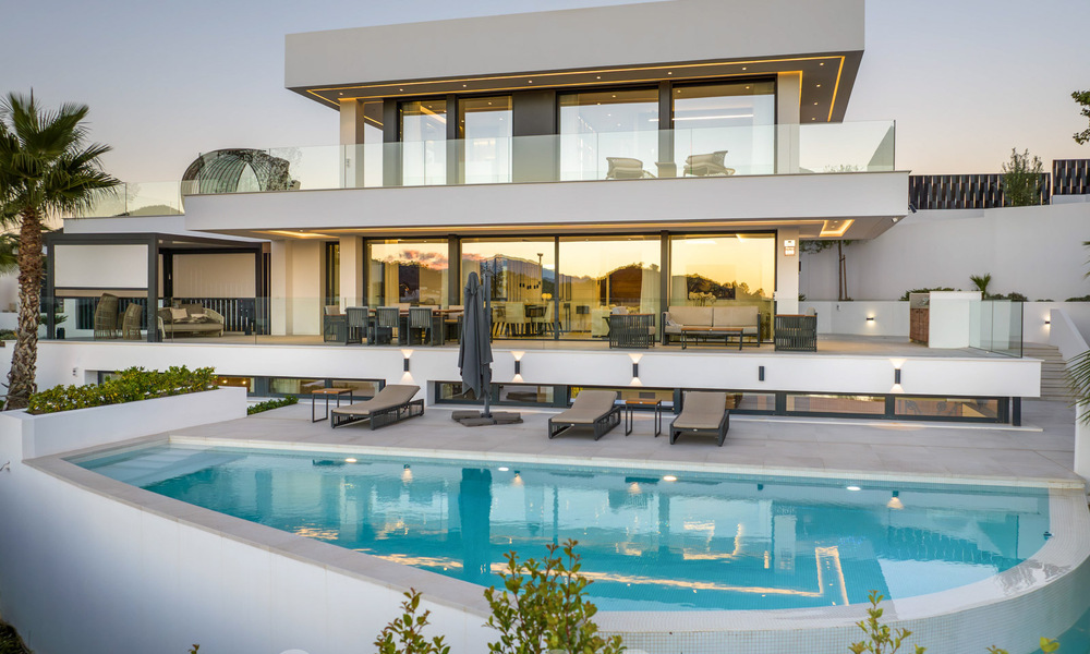Sophisticated luxury villa with ultra-modern architecture for sale in Nueva Andalucia's golf valley, Marbella 60576