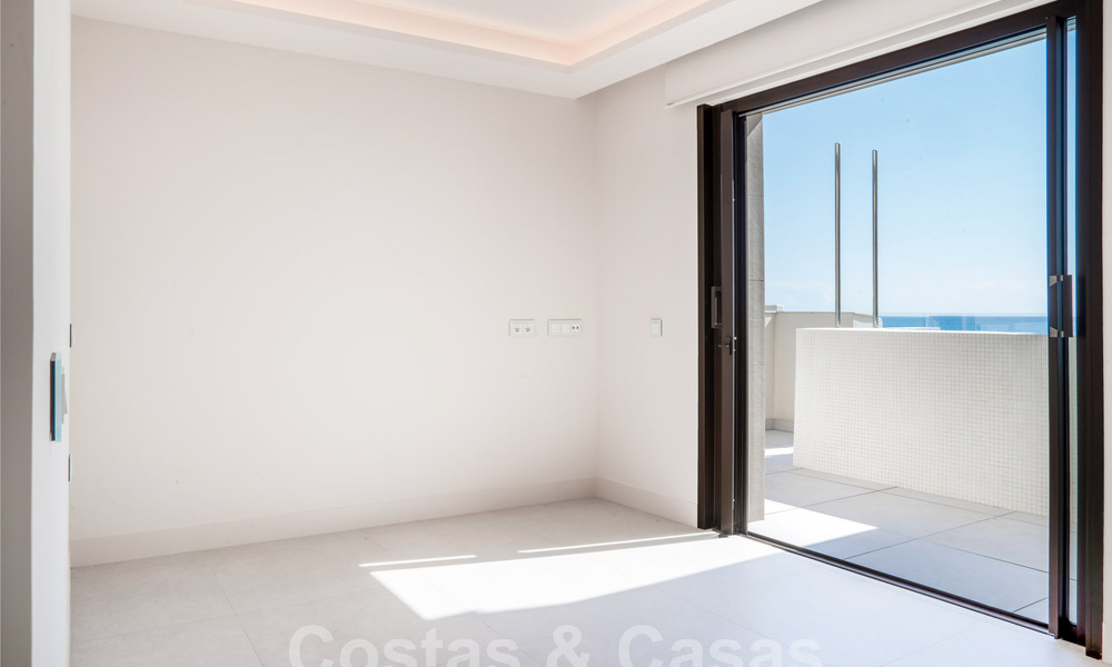 Modern luxury apartment for sale with sea views in an exclusive beach complex on the New Golden Mile, Marbella - Estepona 60743