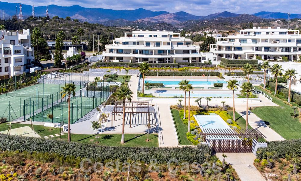 Modern luxury apartment for sale with sea views in an exclusive beach complex on the New Golden Mile, Marbella - Estepona 60746