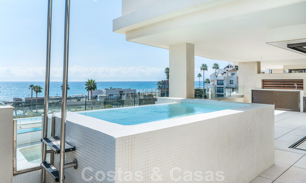 Modern luxury apartment for sale with sea views in an exclusive beach complex on the New Golden Mile, Marbella - Estepona 60747