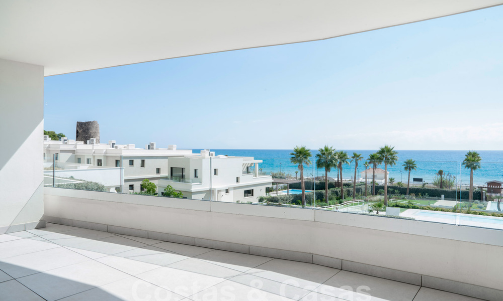 Modern luxury apartment for sale with sea views in an exclusive beach complex on the New Golden Mile, Marbella - Estepona 60770