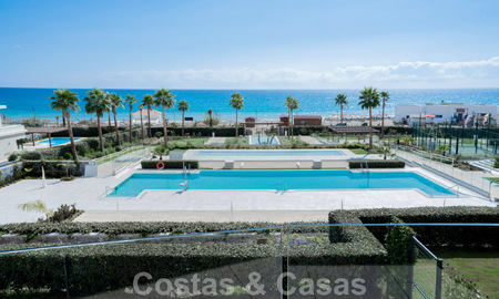 Modern luxury apartment for sale with sea views in an exclusive beach complex on the New Golden Mile, Marbella - Estepona 60774