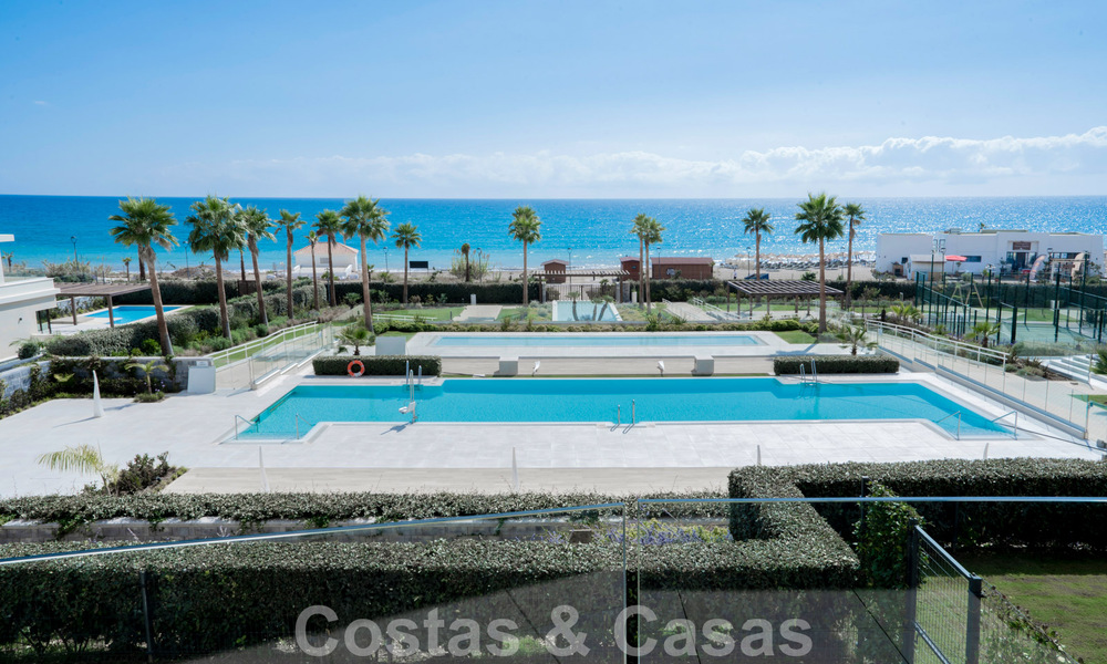 Modern luxury apartment for sale with sea views in an exclusive beach complex on the New Golden Mile, Marbella - Estepona 60774