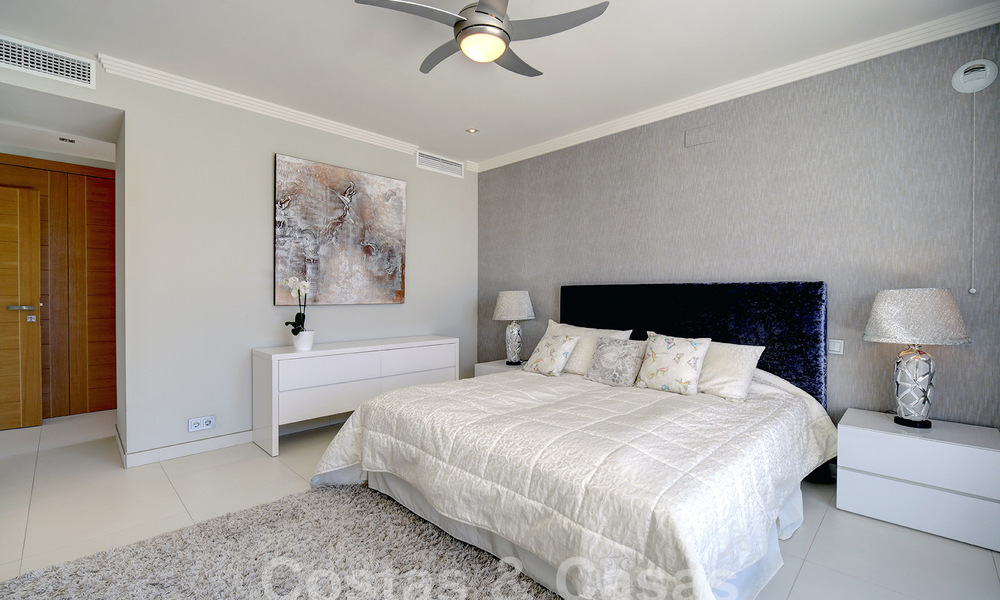 Modern luxury villa for sale looking at the golf in Nueva Andalucia, Marbella 60784