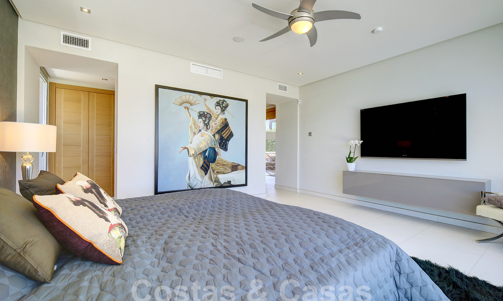 Modern luxury villa for sale looking at the golf in Nueva Andalucia, Marbella 60789