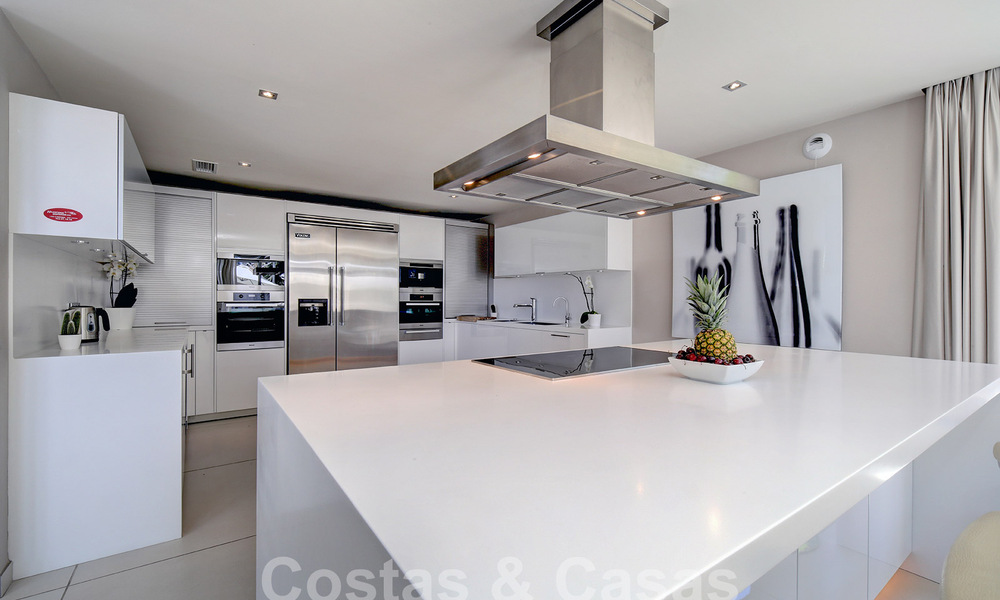 Modern luxury villa for sale looking at the golf in Nueva Andalucia, Marbella 60801