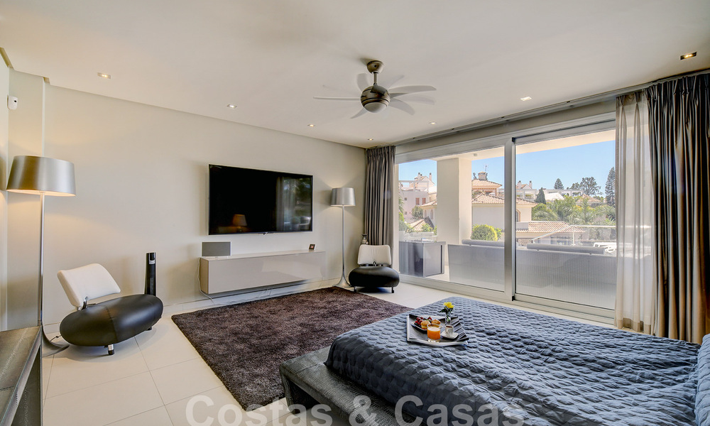 Modern luxury villa for sale looking at the golf in Nueva Andalucia, Marbella 60821