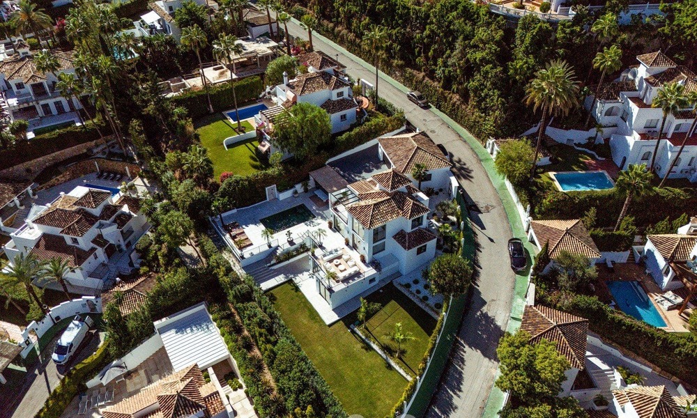 Luxury villa for sale with modern-Mediterranean design and sea views in Nueva Andalucia, Marbella 60962