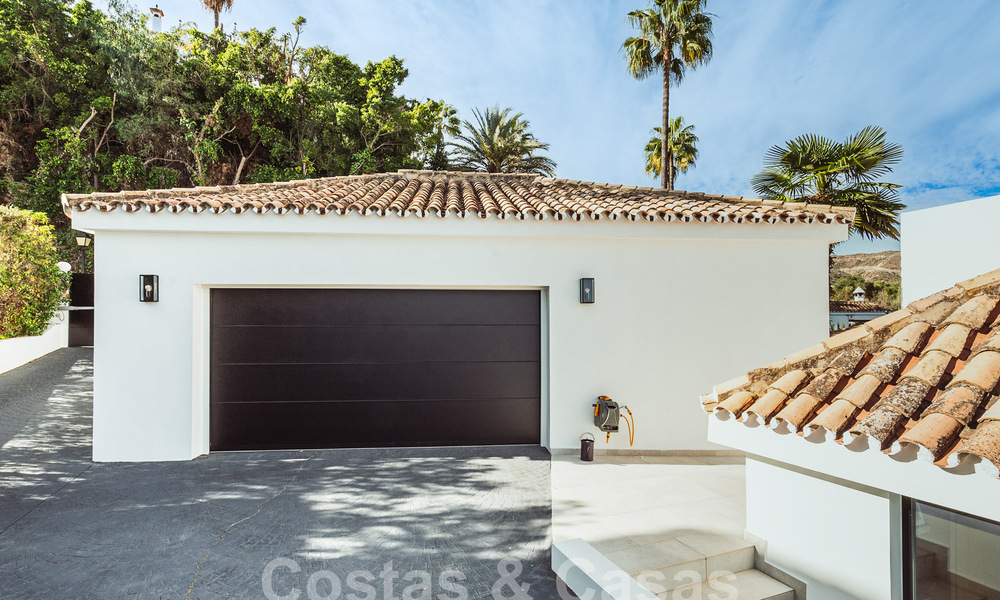 Luxury villa for sale with modern-Mediterranean design and sea views in Nueva Andalucia, Marbella 60999
