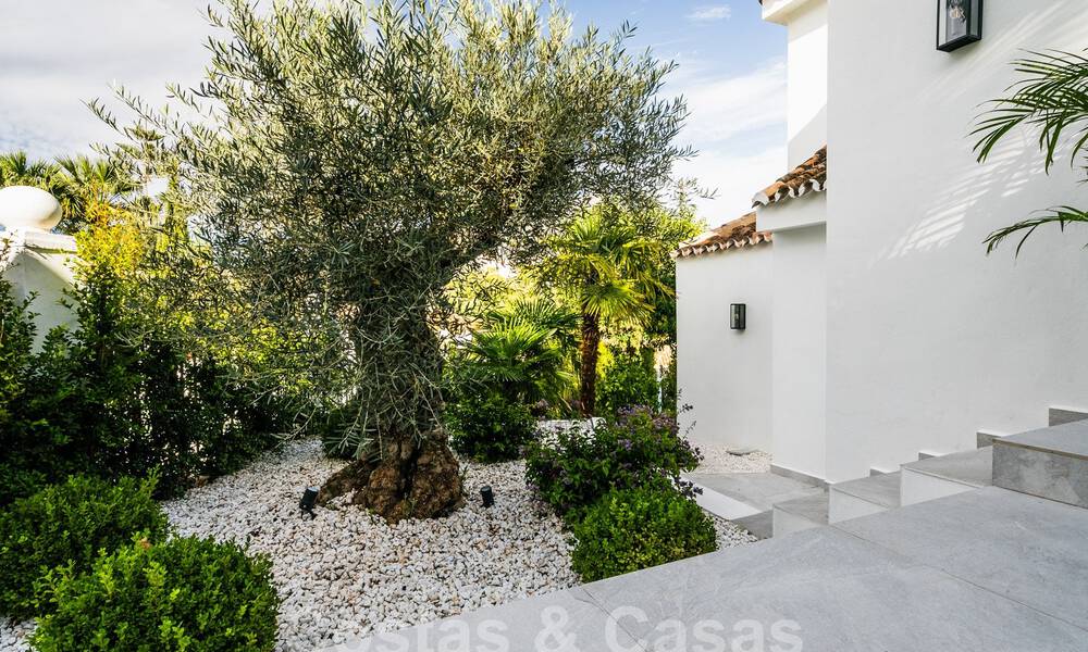 Luxury villa for sale with modern-Mediterranean design and sea views in Nueva Andalucia, Marbella 61000
