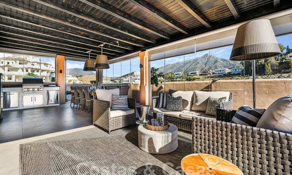 Spacious, luxury penthouse for sale with sea views and in a 5-star complex in Nueva Andalucia, Marbella 60880