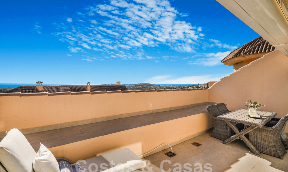 Spacious, luxury penthouse for sale with sea views and in a 5-star complex in Nueva Andalucia, Marbella 60886
