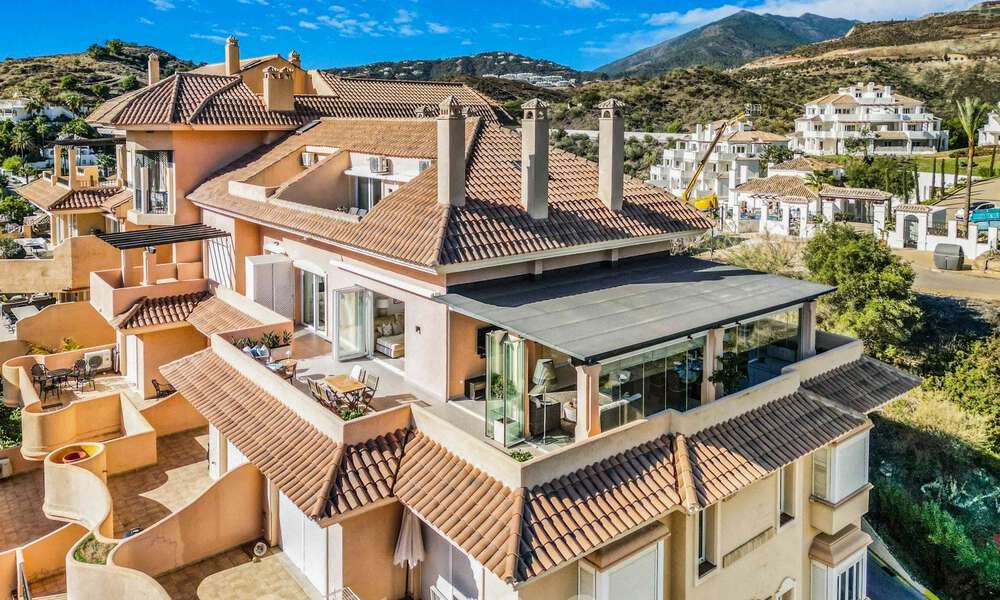 Spacious, luxury penthouse for sale with sea views and in a 5-star complex in Nueva Andalucia, Marbella 60887