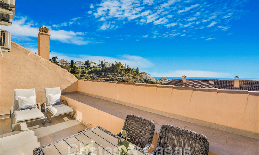 Spacious, luxury penthouse for sale with sea views and in a 5-star complex in Nueva Andalucia, Marbella 60893