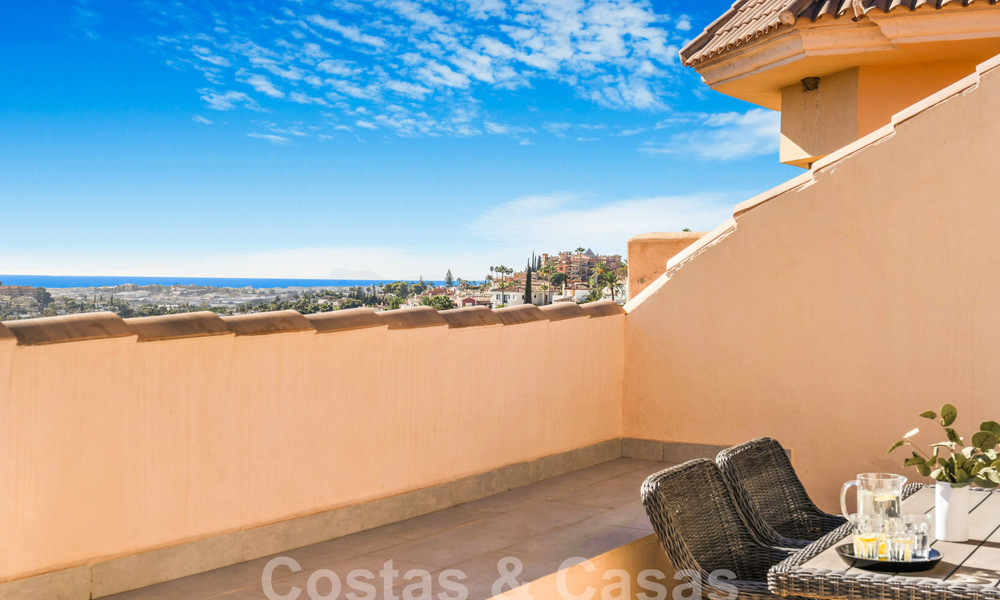 Spacious, luxury penthouse for sale with sea views and in a 5-star complex in Nueva Andalucia, Marbella 60899