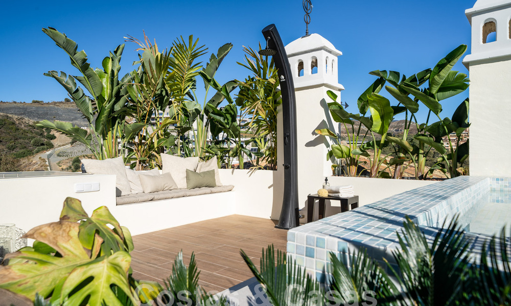 Quality refurbished penthouse for sale with inviting terrace and sea views in Nueva Andalucia, Marbella 61146