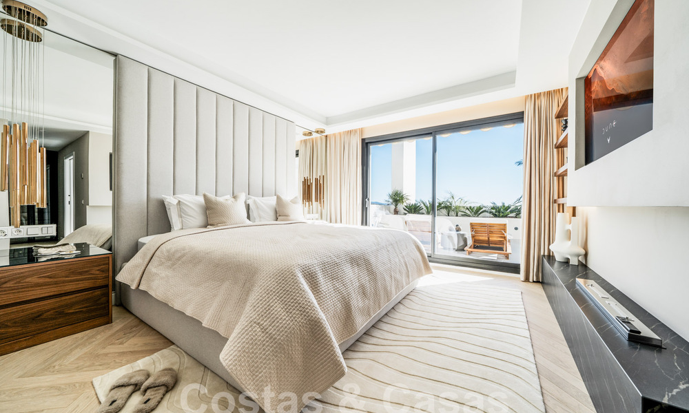 Quality refurbished penthouse for sale with inviting terrace and sea views in Nueva Andalucia, Marbella 61148