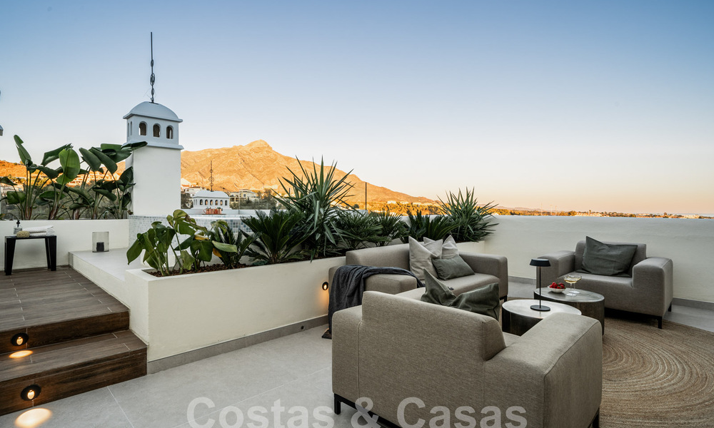 Quality refurbished penthouse for sale with inviting terrace and sea views in Nueva Andalucia, Marbella 61165