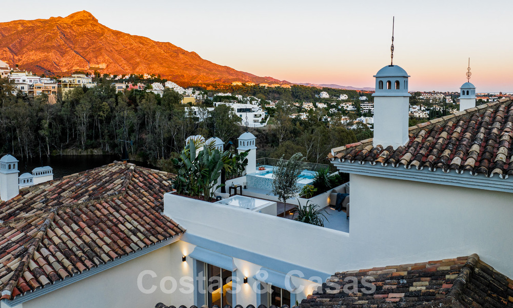 Quality refurbished penthouse for sale with inviting terrace and sea views in Nueva Andalucia, Marbella 61169