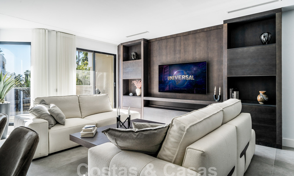Modern renovated apartment for sale in centrally located, gated complex in Nueva Andalucia, Marbella 61187