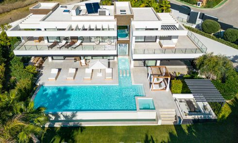 Move-in ready, sophisticated luxury villa for sale in Nueva Andalucia's golf valley, Marbella 61315