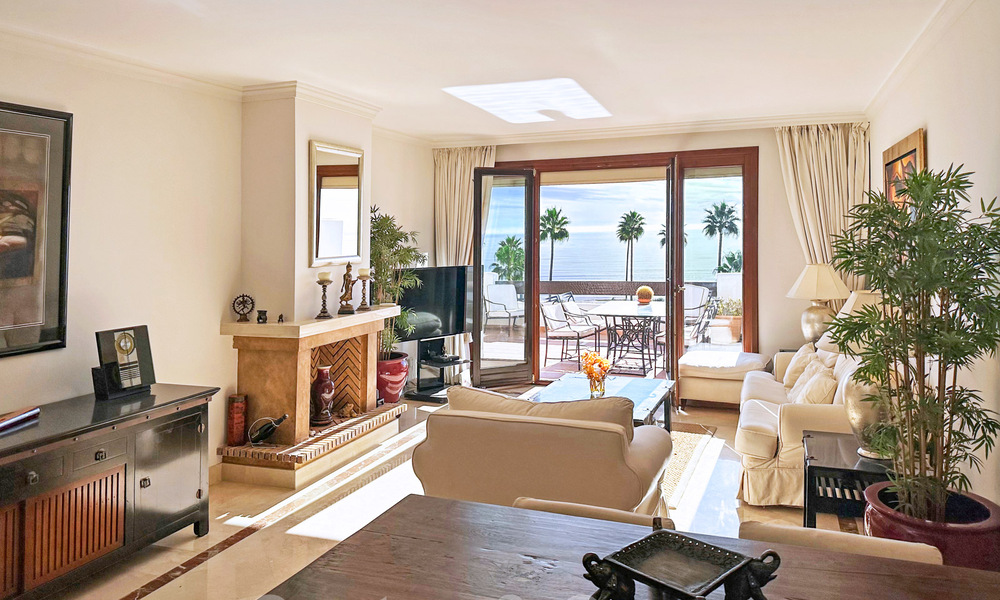 Spacious penthouse for sale in gated beach complex with undisturbed sea views on the New Golden Mile, Marbella - Estepona 61417