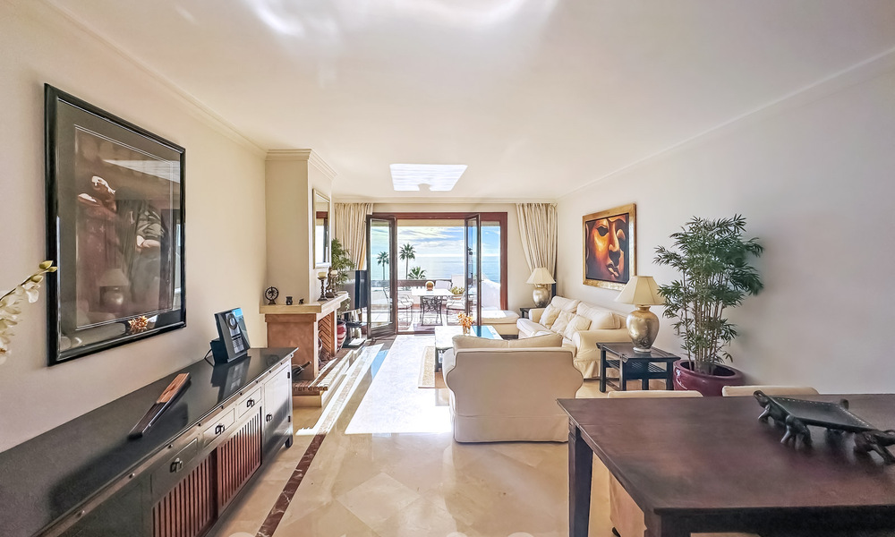 Spacious penthouse for sale in gated beach complex with undisturbed sea views on the New Golden Mile, Marbella - Estepona 61418