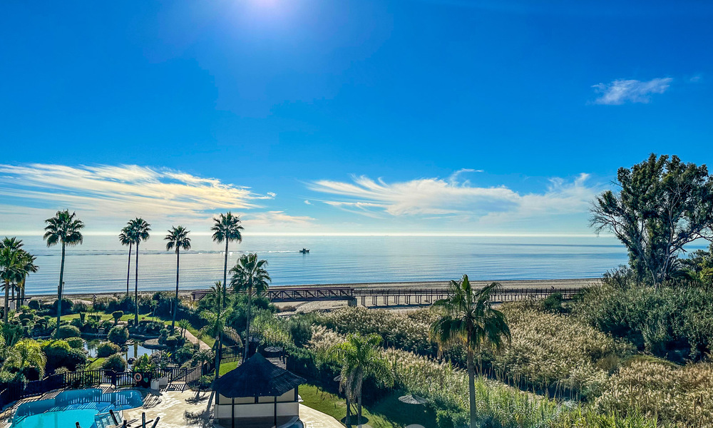 Spacious penthouse for sale in gated beach complex with undisturbed sea views on the New Golden Mile, Marbella - Estepona 61420