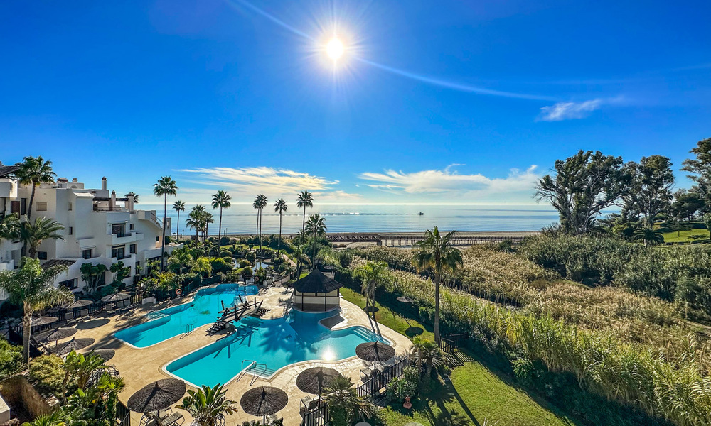 Spacious penthouse for sale in gated beach complex with undisturbed sea views on the New Golden Mile, Marbella - Estepona 61421