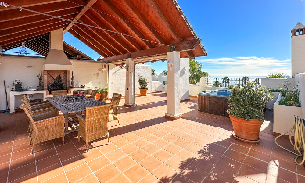 Spacious penthouse for sale in gated beach complex with undisturbed sea views on the New Golden Mile, Marbella - Estepona 61430