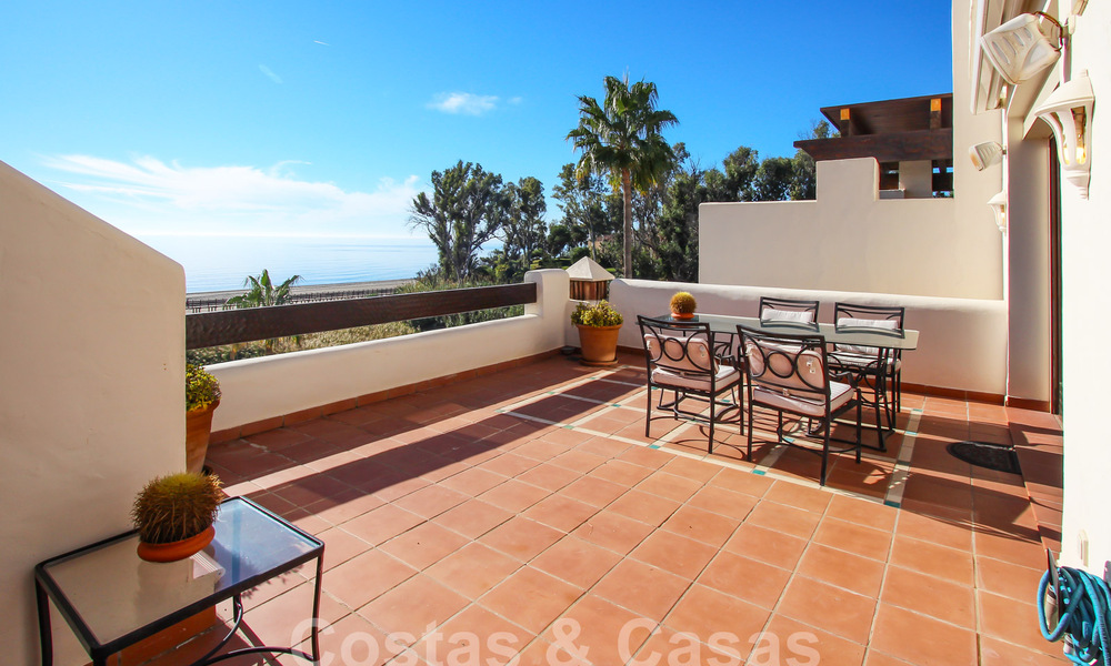 Spacious penthouse for sale in gated beach complex with undisturbed sea views on the New Golden Mile, Marbella - Estepona 61432
