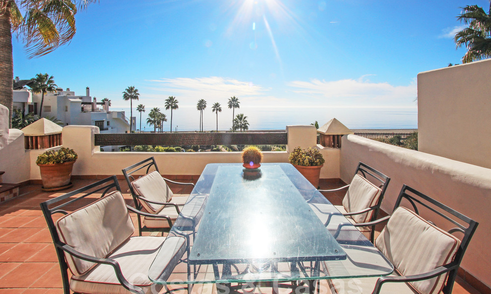 Spacious penthouse for sale in gated beach complex with undisturbed sea views on the New Golden Mile, Marbella - Estepona 61433
