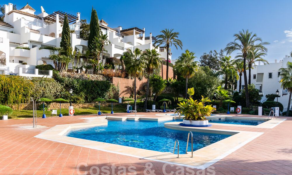 Luxuriously renovated townhouse for sale in a preferred residential area on Marbella's Golden Mile 61626