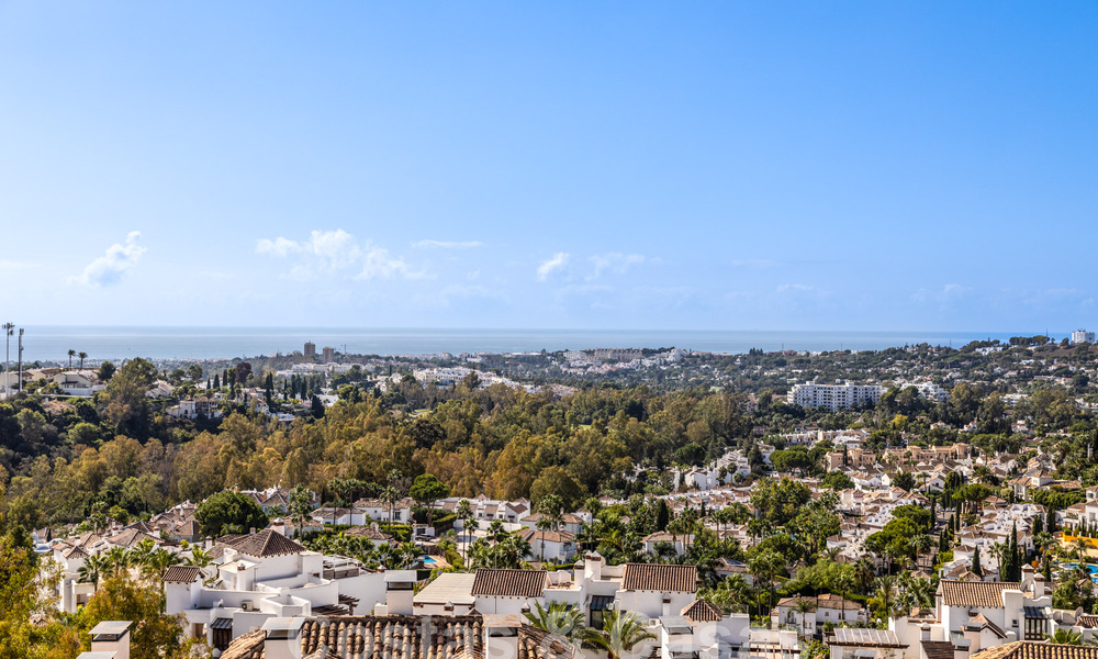 Sophisticated, spacious, luxury penthouse for sale with sea views in a boutique complex in Nueva Andalucia, Marbella 61223