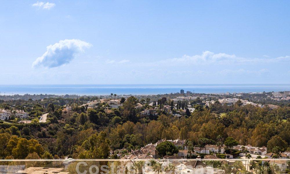 Sophisticated, spacious, luxury penthouse for sale with sea views in a boutique complex in Nueva Andalucia, Marbella 61242