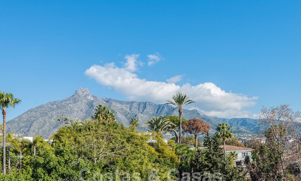 Luxurious apartment for sale with panoramic sea views in a gated urbanization on the Golden Mile, Marbella 61721