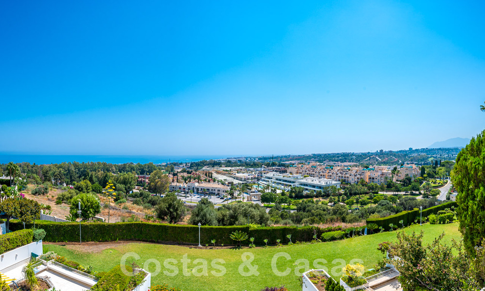 Luxurious apartment for sale with panoramic sea views in a gated urbanization on the Golden Mile, Marbella 61730