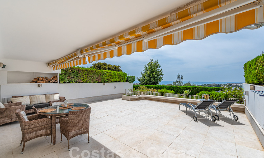 Luxurious apartment for sale with panoramic sea views in a gated urbanization on the Golden Mile, Marbella 61760